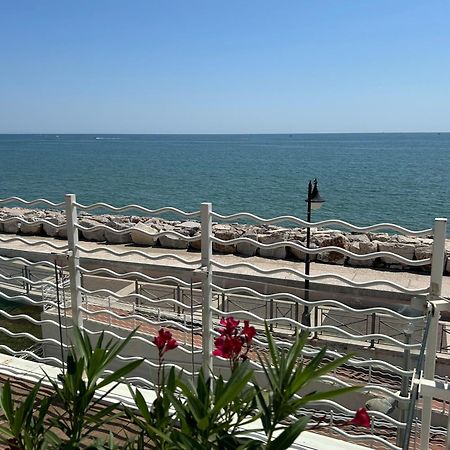 Ca Dell'Angelo - Caorle Aparthotel Eksteriør bilde