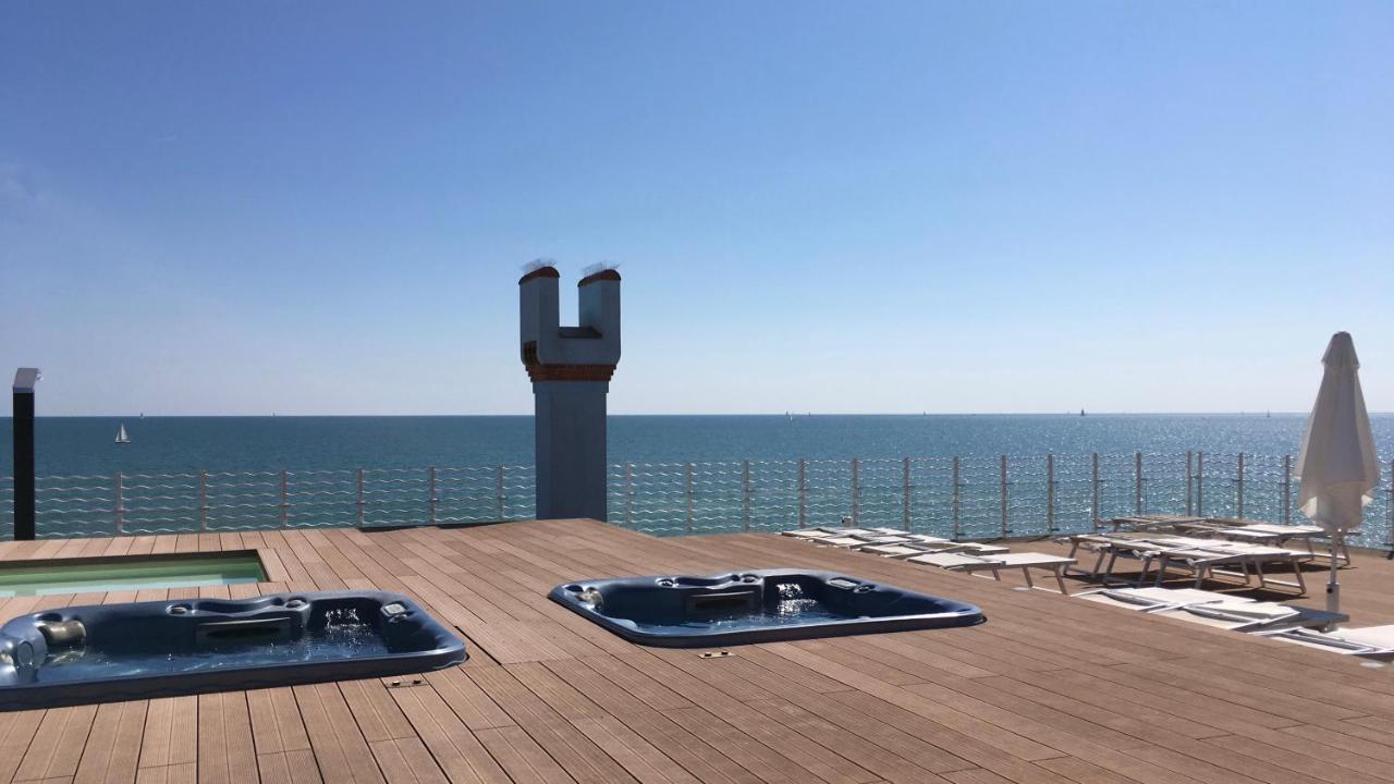 Ca Dell'Angelo - Caorle Aparthotel Eksteriør bilde