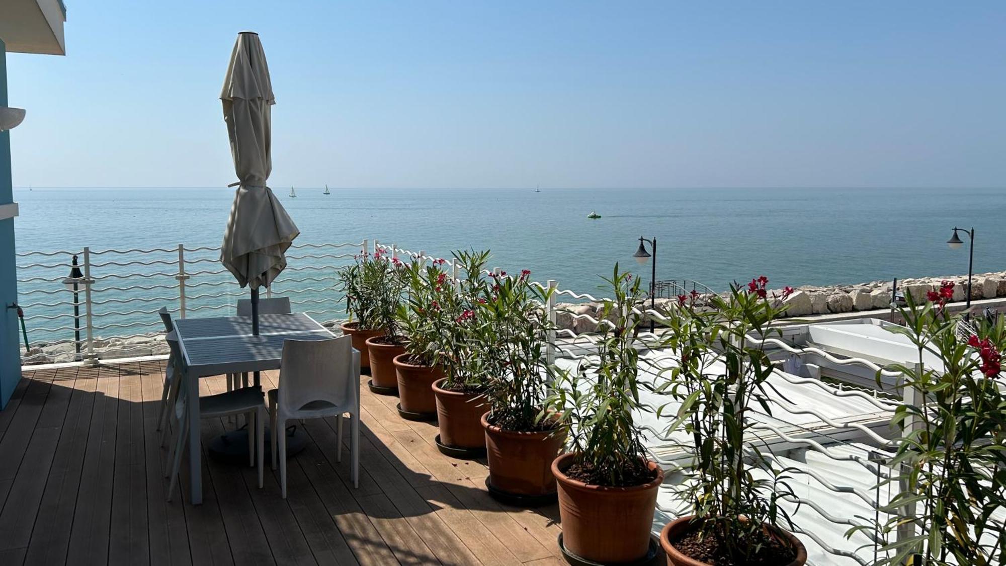 Ca Dell'Angelo - Caorle Aparthotel Eksteriør bilde